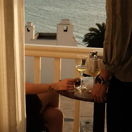 Yalos Sunset View Private Bed & Breakfast *